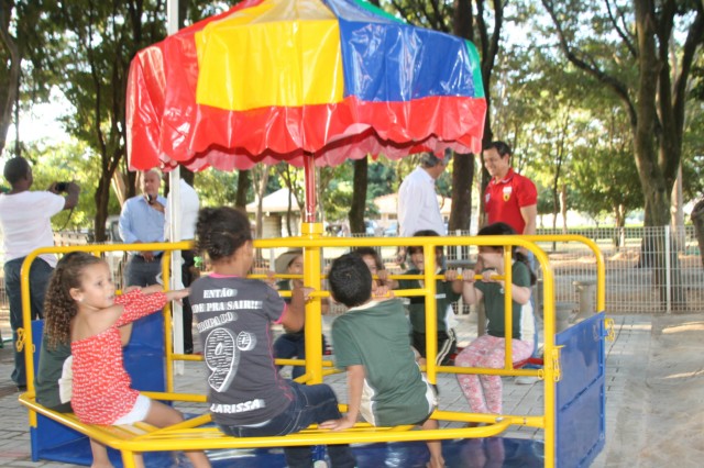 Novo parquinho infantil da Lagoa Maior é inaugurado com alegria e aplausos