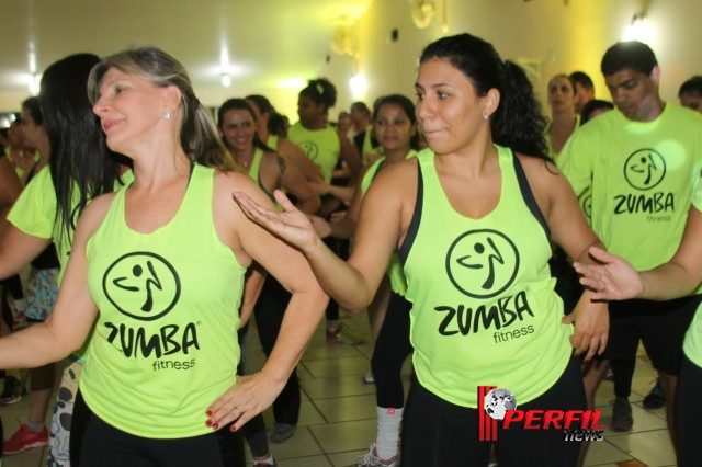 Zumba Solidária atrai multidão e arrecada mais de 260 litros de leite