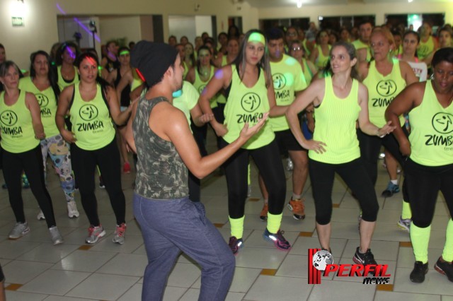 Zumba Solidária atrai multidão e arrecada mais de 260 litros de leite