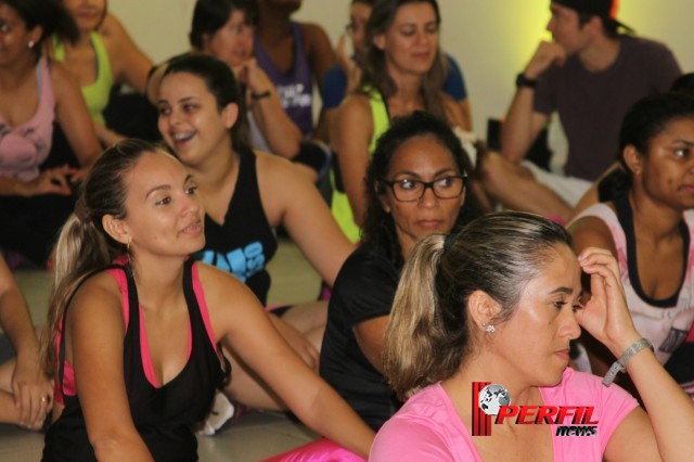 Zumba Solidária atrai multidão e arrecada mais de 260 litros de leite