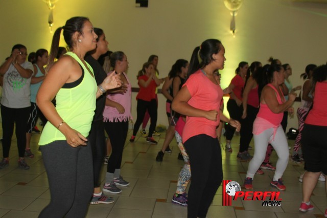 Zumba Solidária atrai multidão e arrecada mais de 260 litros de leite