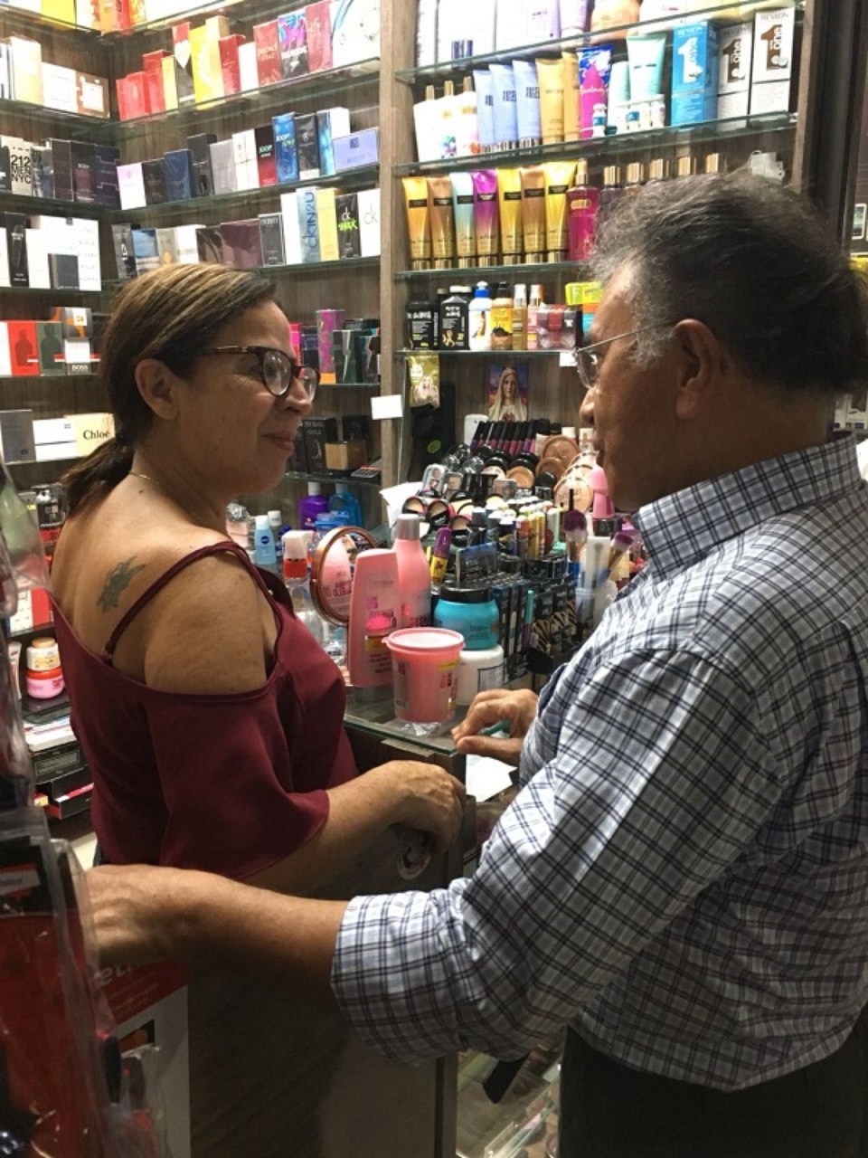 Odilon visita Camelódromo e discute redução de impostos para microempresários