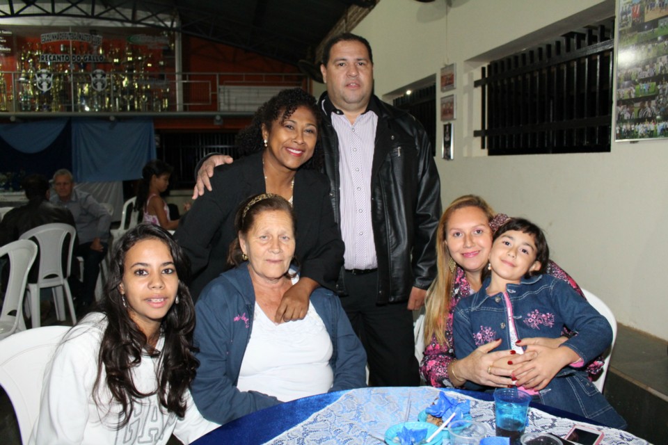 Cláudia comemora 50 anos com festa no Recanto do Galo Cláudia comemora 50 anos com festa no Recanto do Galo