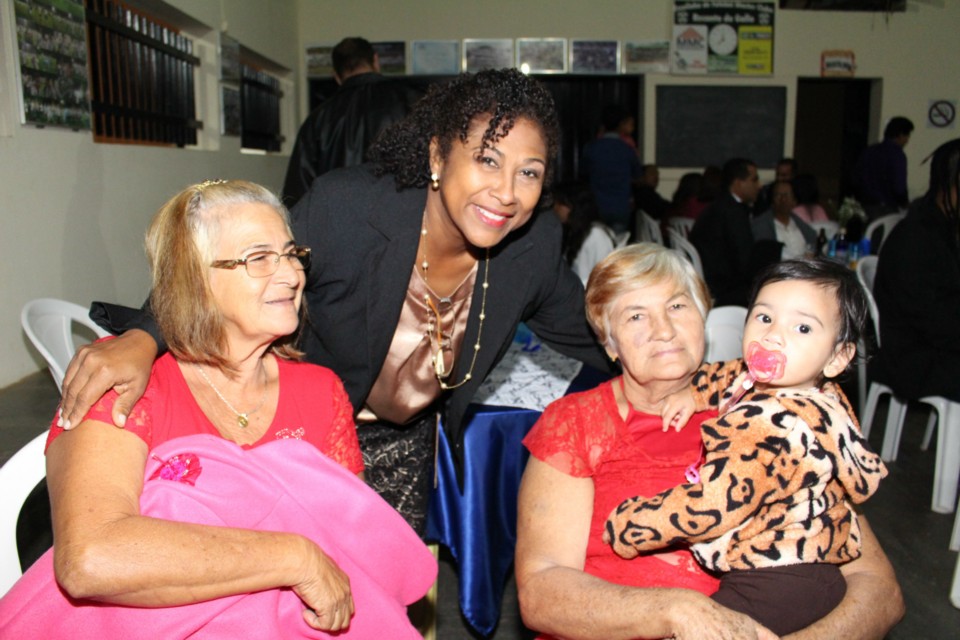 Cláudia comemora 50 anos com festa no Recanto do Galo Cláudia comemora 50 anos com festa no Recanto do Galo