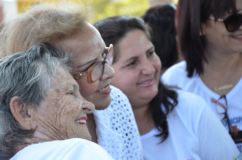 Idosos celebram Dia Internacional com diversas ações na Praça Ramez Tebet