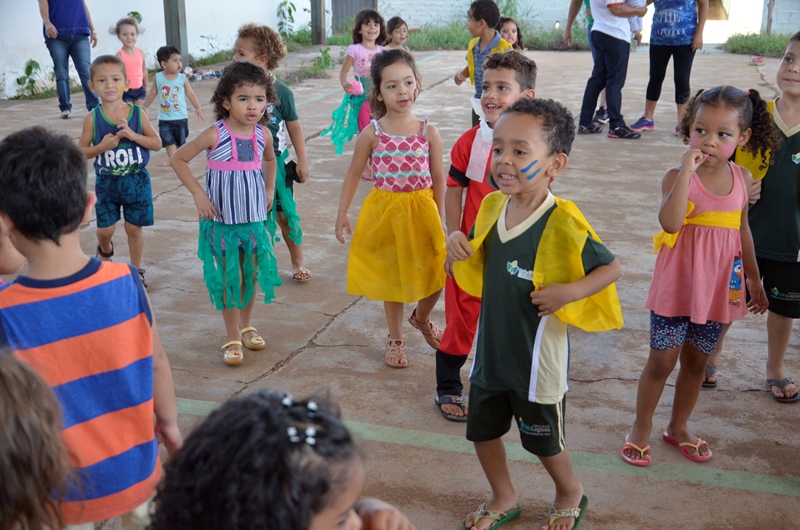 Escolas e Cei’s recebem cardápio especial em comemoração ao Dia das Crianças