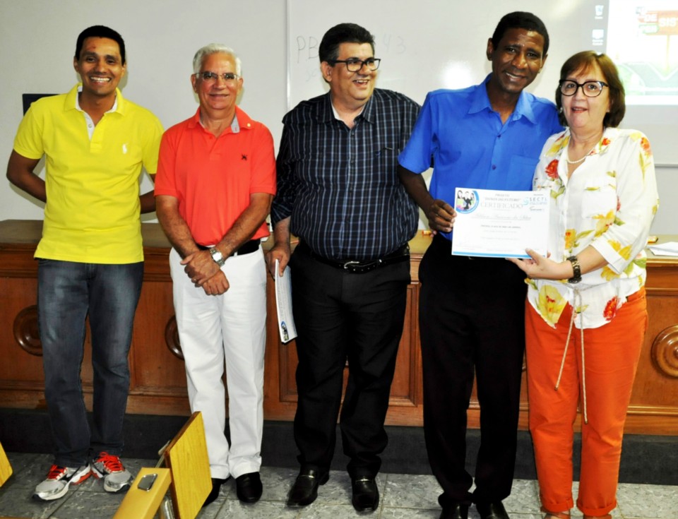 Sindicato do Comércio entrega certificados do projeto “Os donos do Futuro”