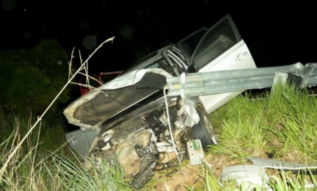 Motorista colide em guard-rail após atropelar animal na rodovia BR-267 em Bataguassu