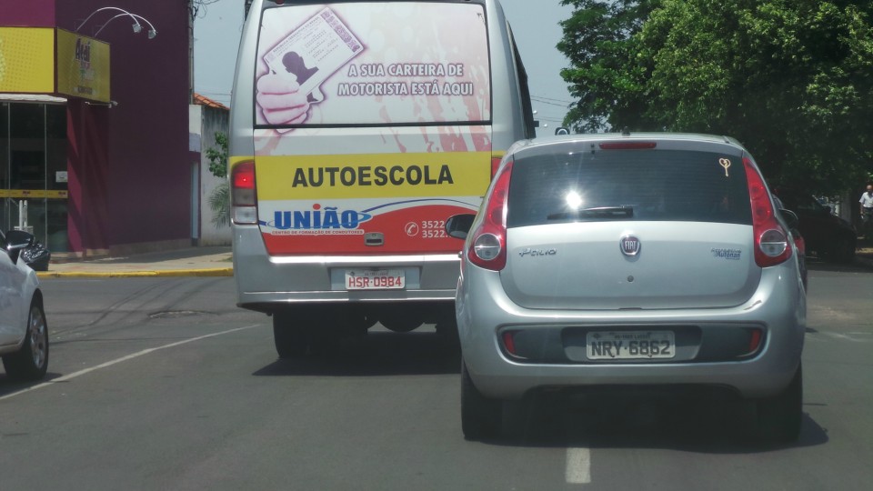 Sinalização confusa gera acidentes e reclamações de motoristas em Três Lagoas