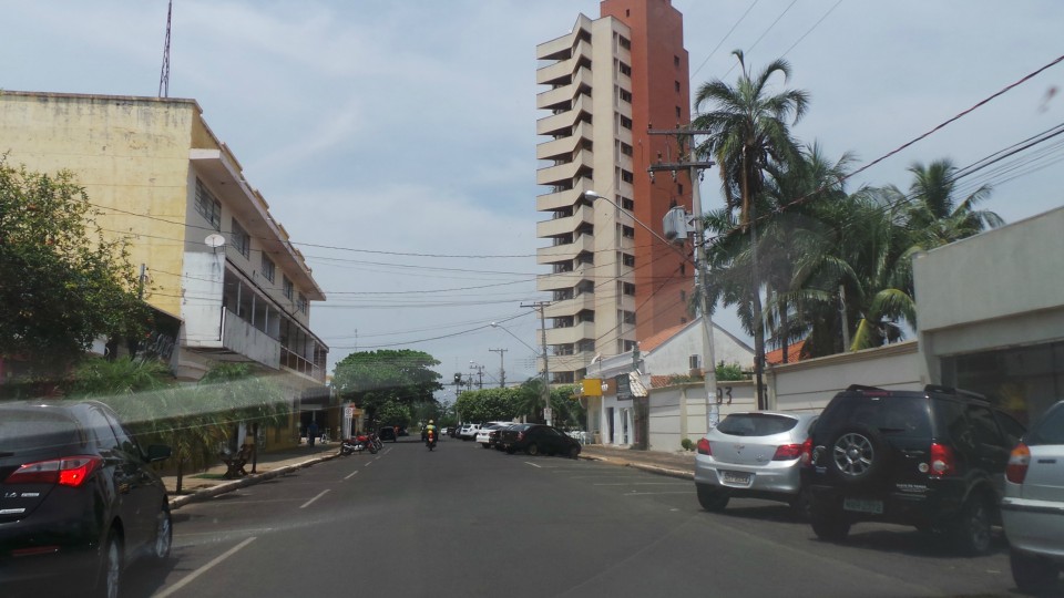 Sinalização confusa gera acidentes e reclamações de motoristas em Três Lagoas