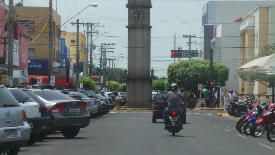 Sinalização confusa gera acidentes e reclamações de motoristas em Três Lagoas