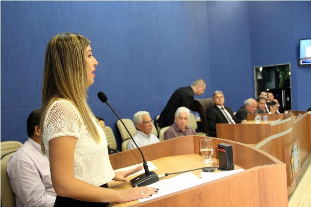 Comerciários e médium são homenageados por relevantes serviços prestados ao município