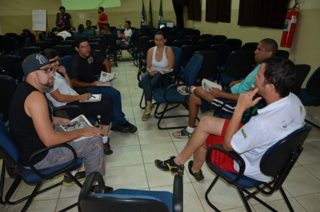 Educadores físicos participam de capacitação para implantação do rugby escolar