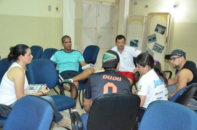 Educadores físicos participam de capacitação para implantação do rugby escolar