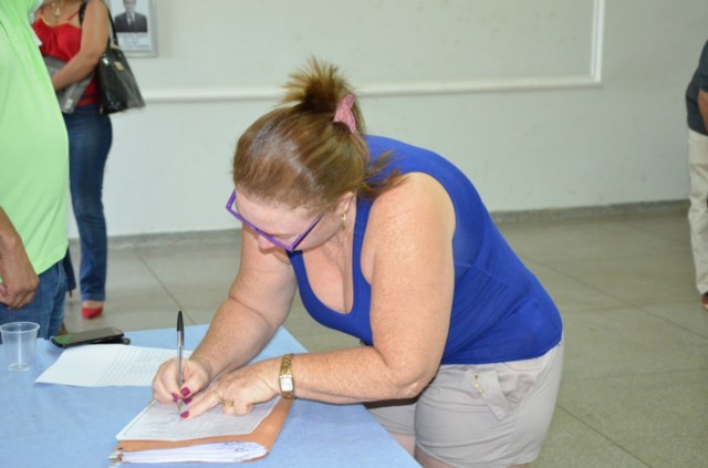 Marcia Moura participa de assinatura do TAC dos comerciantes do Shopping Popular