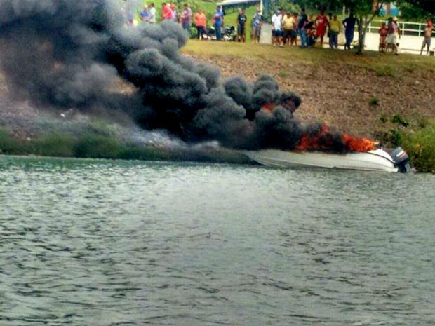 Promotor de Justiça sofre queimaduras em explosão de lancha no Rio Paraná