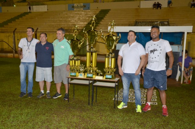 Arapuá conquista título de campeão de Futebol Amador do Centenário