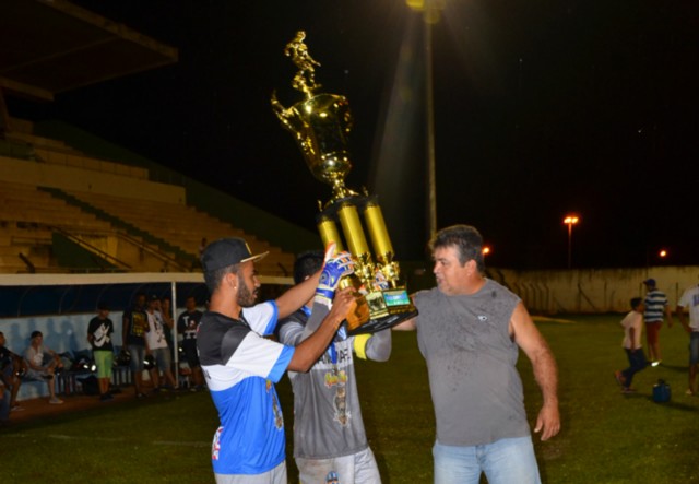 Arapuá conquista título de campeão de Futebol Amador do Centenário