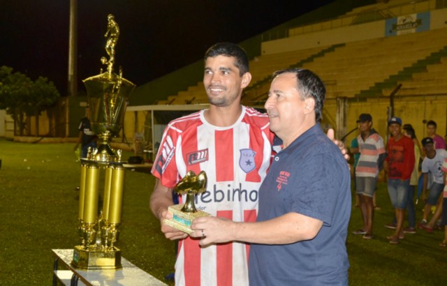 Arapuá conquista título de campeão de Futebol Amador do Centenário