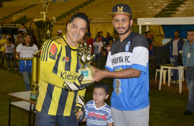 Arapuá conquista título de campeão de Futebol Amador do Centenário