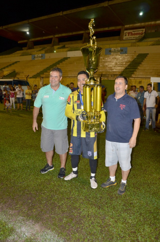 Arapuá conquista título de campeão de Futebol Amador do Centenário