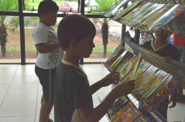 10ª Feira do Livro teve início nesta terça-feira, na Biblioteca Municipal “Rosário Congro”