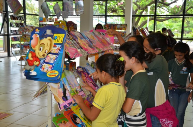 10ª Feira do Livro teve início nesta terça-feira, na Biblioteca Municipal “Rosário Congro”