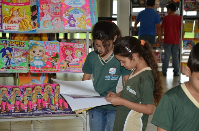 10ª Feira do Livro teve início nesta terça-feira, na Biblioteca Municipal “Rosário Congro”