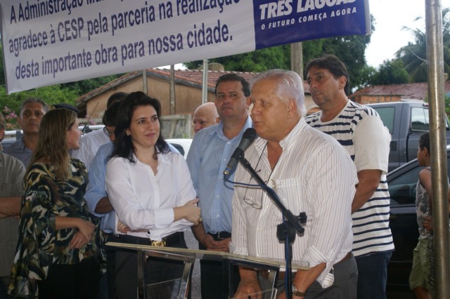 Simone Tebet é recebida com aplausos e foguetório em Três Lagoas