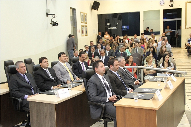 Vereadores concedem título a defensores, deputado e desembargadores