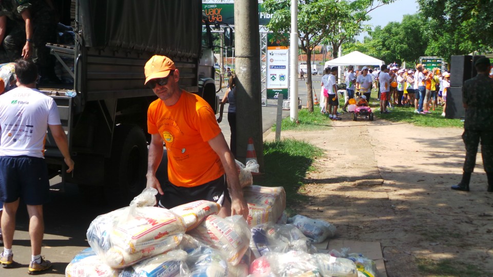 Corrida "O Valor da Vida" arrecada mais de quatro toneladas de alimentos