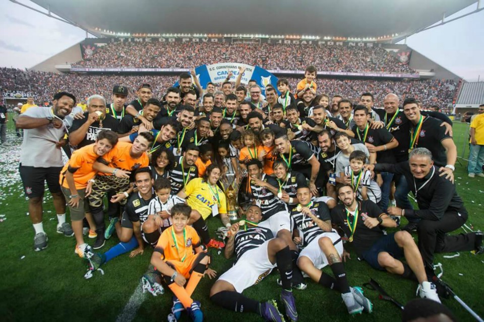 Reservas do Corinthians passeiam em campo e aplicam surra épica no São Paulo