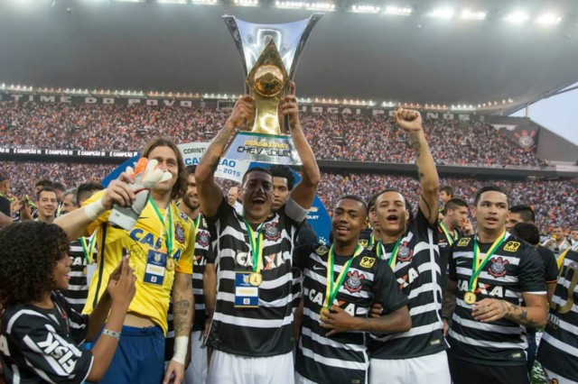 Reservas do Corinthians passeiam em campo e aplicam surra épica no São Paulo