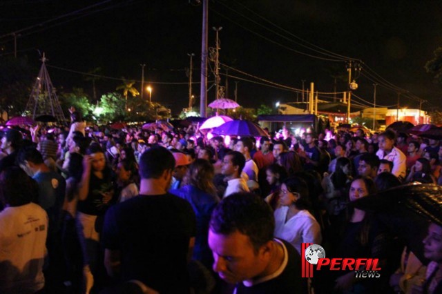 Mesmo com chuva, Marcha Para Jesus reúne mais de 3 mil participantes Mesmo com chuva, Marcha Para Jesus reúne mais de 3 mil participantes