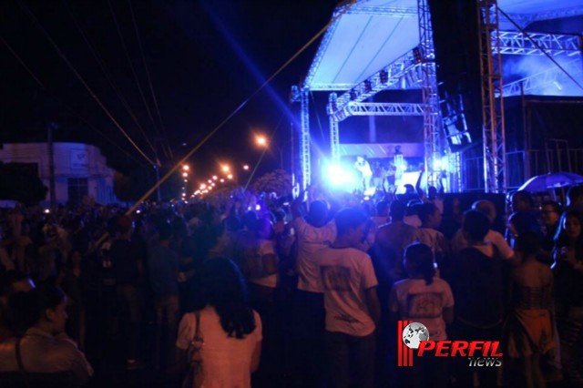 Mesmo com chuva, Marcha Para Jesus reúne mais de 3 mil participantes Mesmo com chuva, Marcha Para Jesus reúne mais de 3 mil participantes