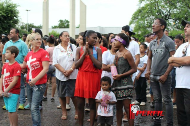 Mesmo com chuva, Marcha Para Jesus reúne mais de 3 mil participantes Mesmo com chuva, Marcha Para Jesus reúne mais de 3 mil participantes