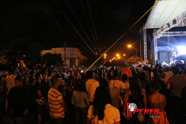 Mesmo com chuva, Marcha Para Jesus reúne mais de 3 mil participantes Mesmo com chuva, Marcha Para Jesus reúne mais de 3 mil participantes