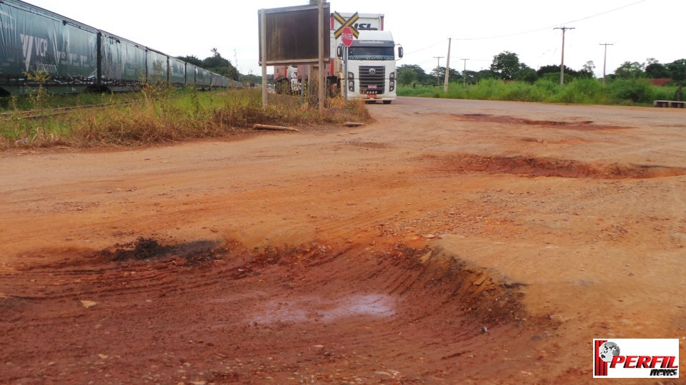 Moradores de Jupiá bloqueiam acesso de caminhões ao bairro