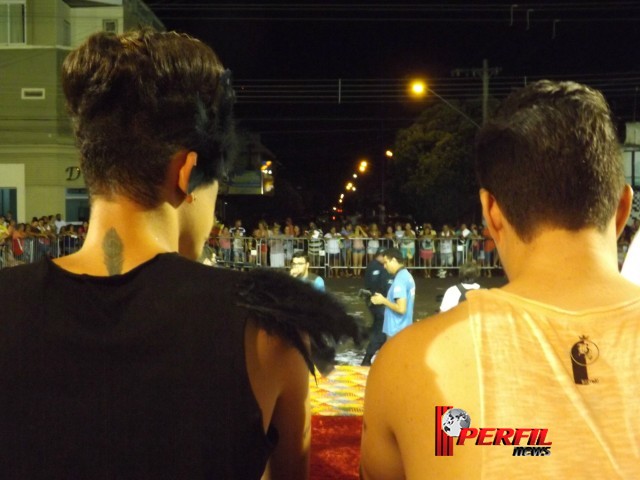 Com a magia do circo, a importância da água e o valor da imprensa, escolas de samba brilham na avenida