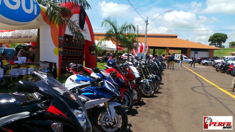 Irmã Norma e motociclistas de várias regiões prestigiam festa beneficente no Arenamix