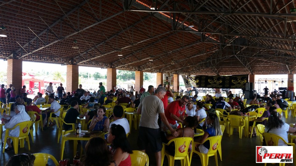 Irmã Norma e motociclistas de várias regiões prestigiam festa beneficente no Arenamix