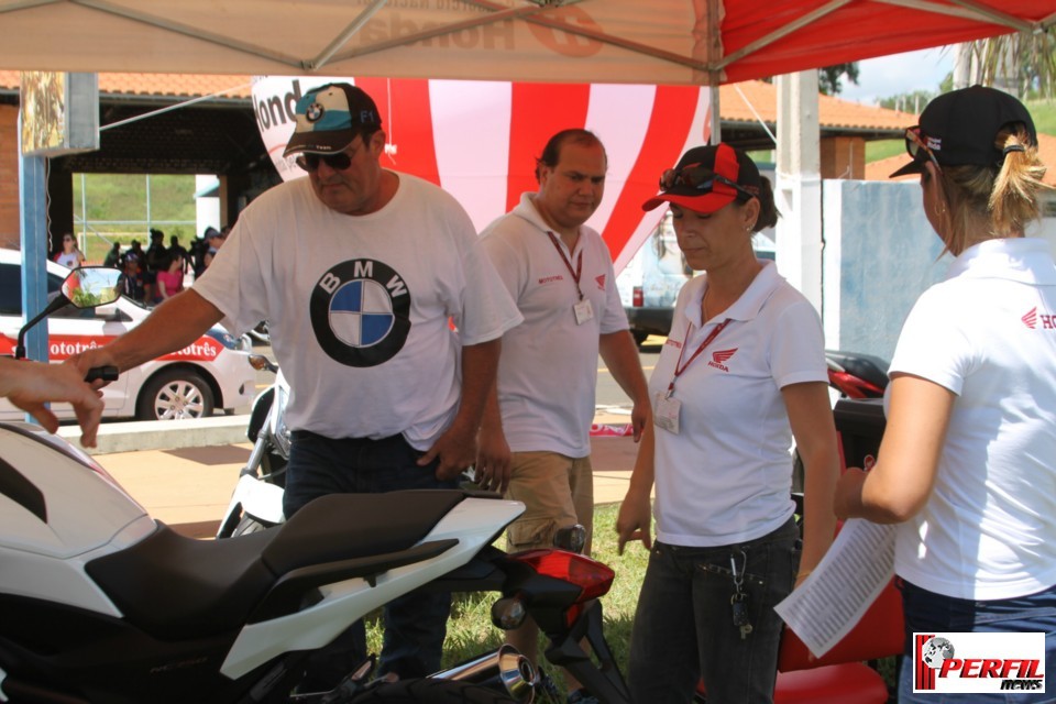 Irmã Norma e motociclistas de várias regiões prestigiam festa beneficente no Arenamix