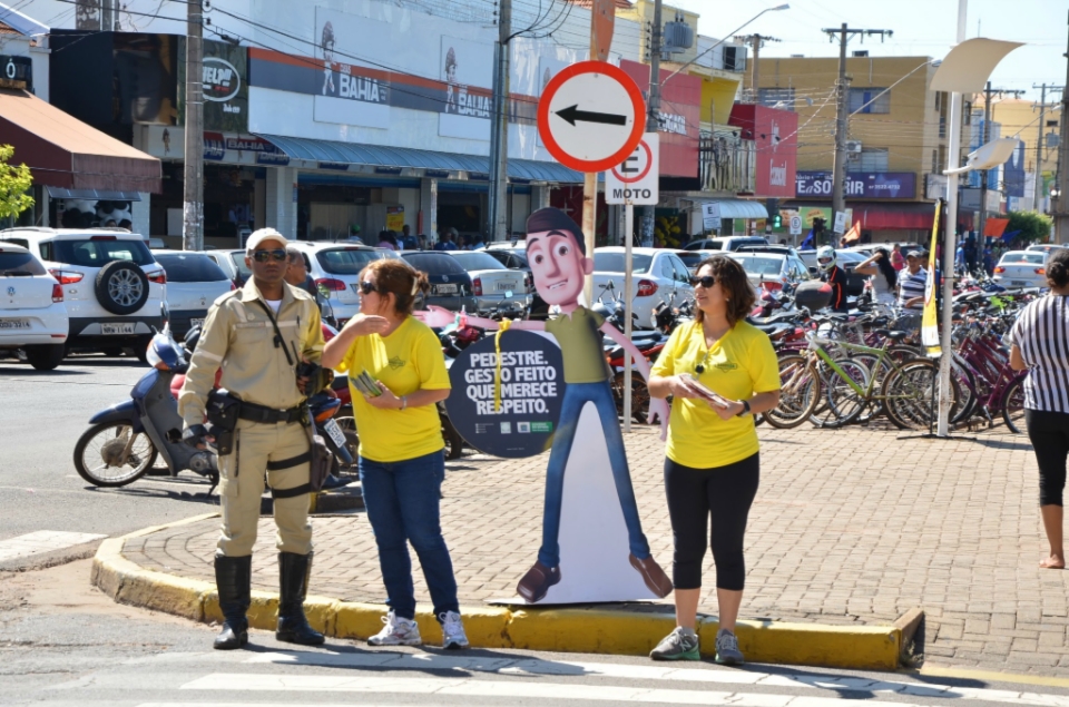 Rodovida realiza mobilização sobre trânsito na área central de Três Lagoas