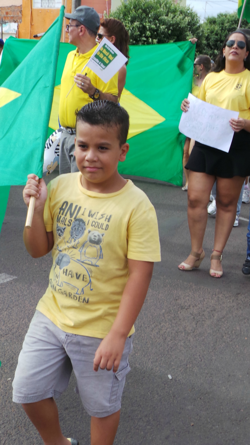 Três-lagoenses marcham na avenida em protesto contra a corrupção