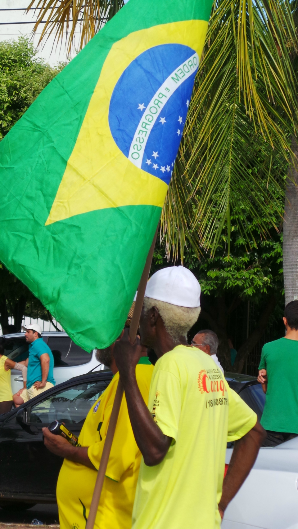 Três-lagoenses marcham na avenida em protesto contra a corrupção