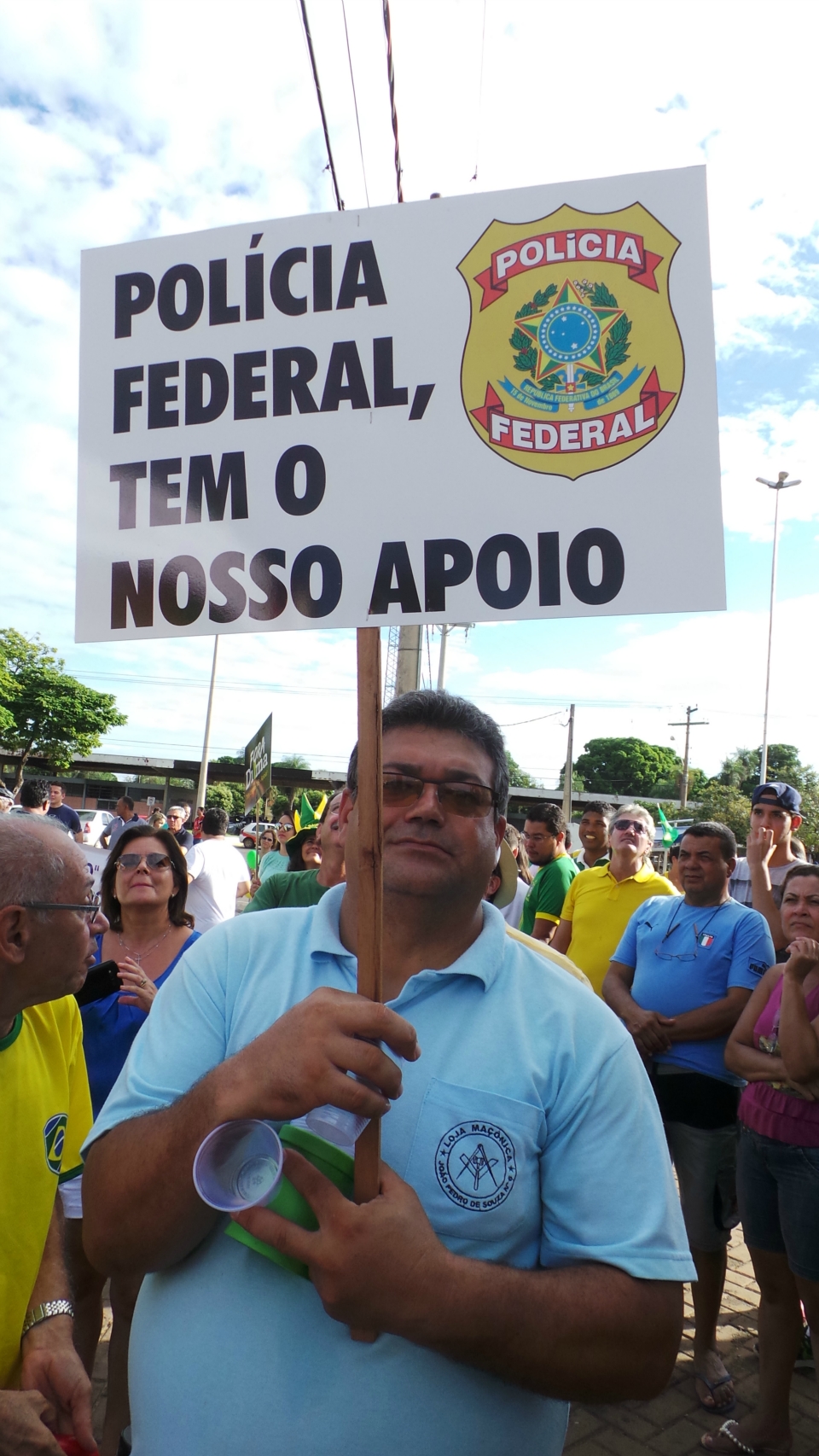 Três-lagoenses marcham na avenida em protesto contra a corrupção