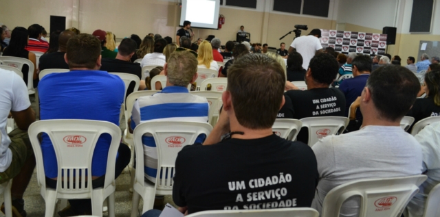 Em Assembleia lotada, Policiais Civis definem índice para campanha salarial