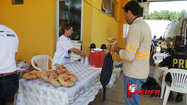 PRF e SEST/SENAT realizam ação social com caminhoneiros na BR-262