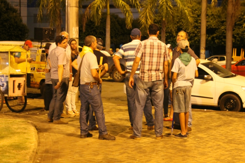 Carreata cruza avenidas de Três Lagoas em protesto à atual política do Brasil