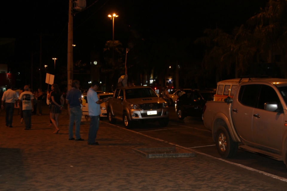 Carreata cruza avenidas de Três Lagoas em protesto à atual política do Brasil